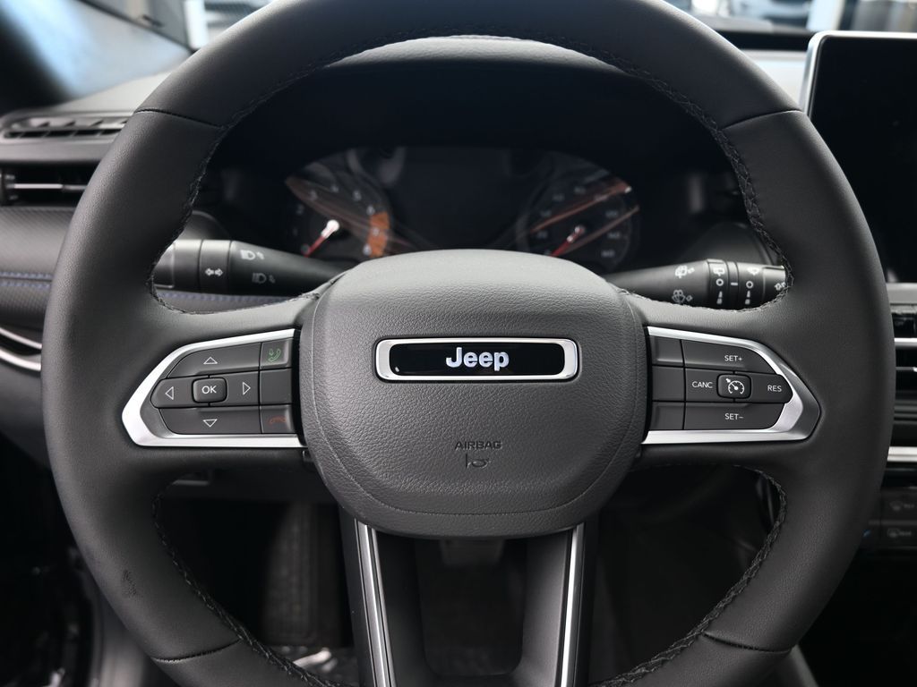 New 2026 diamond black crystal pearlcoat Jeep Latitude image 14