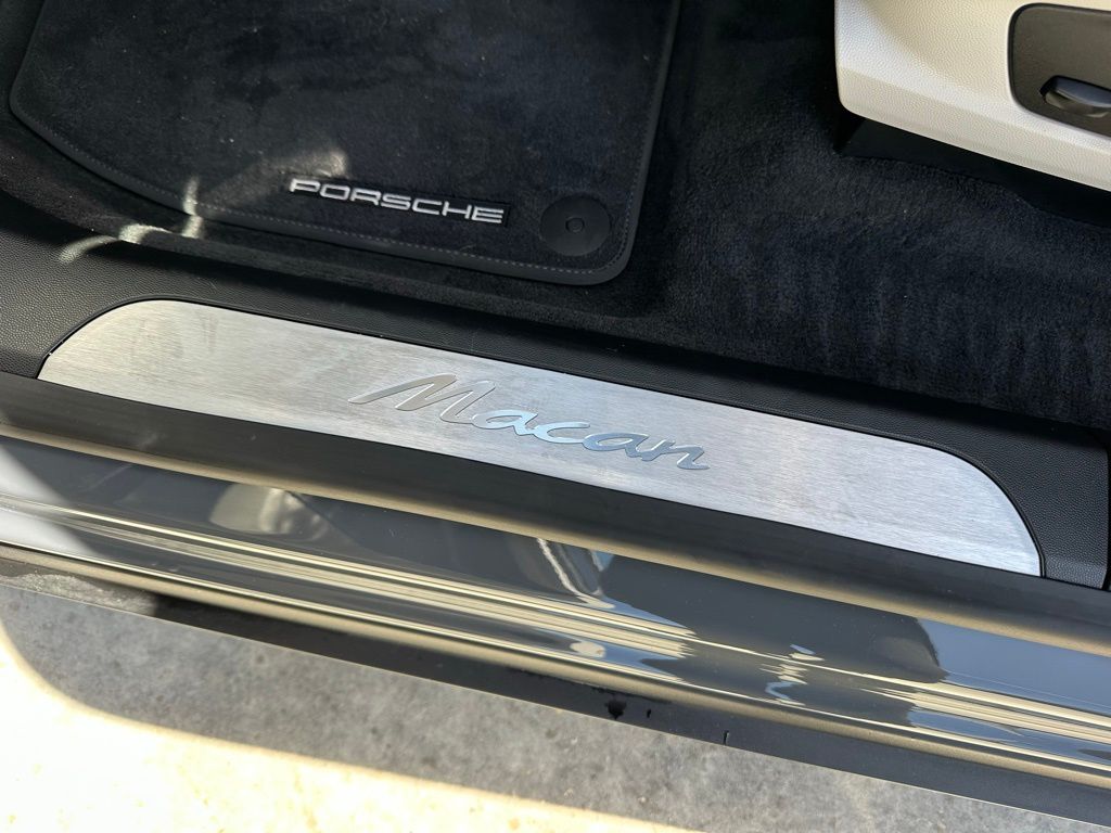Thumbnail: 2025 Porsche Macan - 22