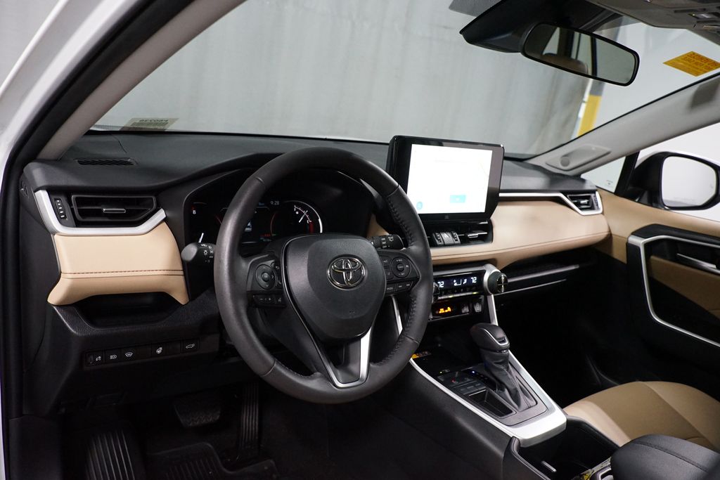 Thumbnail: 2025 Toyota RAV4 - 11