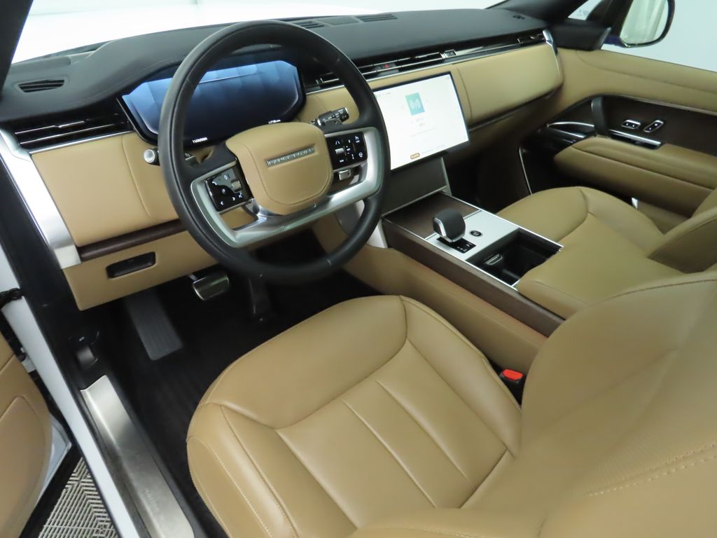 2024 Land Rover Range Rover SE 9