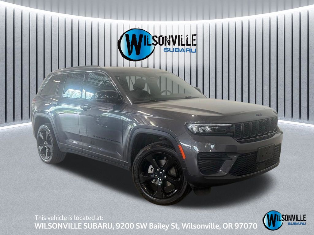 Baltic Gray Metallic Clearcoat 2024 Jeep Grand Cherokee Altitude 4WD SUV / Crossover Four-Wheel Drive 8-Speed Automatic