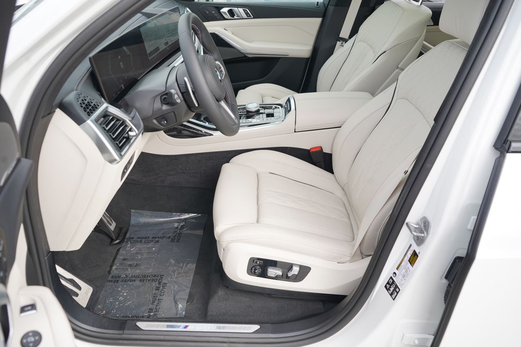 Thumbnail: 2026 BMW X7 - 11