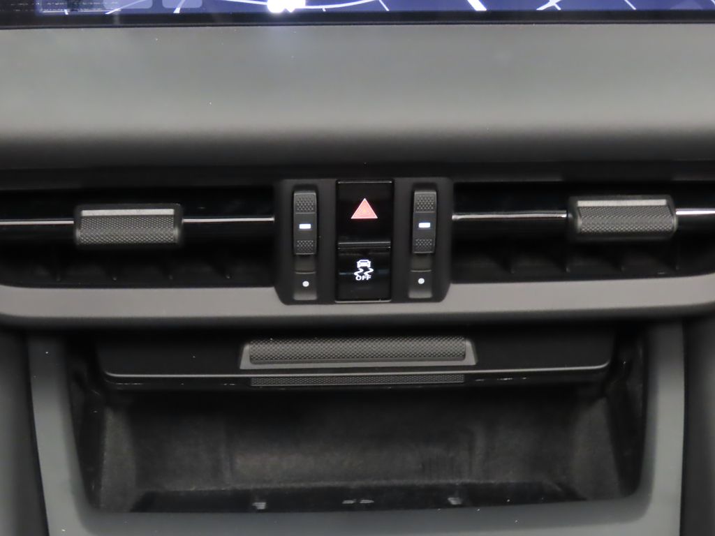 Thumbnail: 2025 Porsche Macan - 29