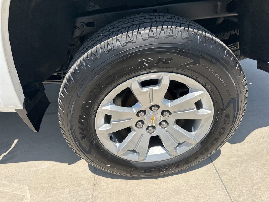 2022 Summit White Chevrolet Colorado LT RWD