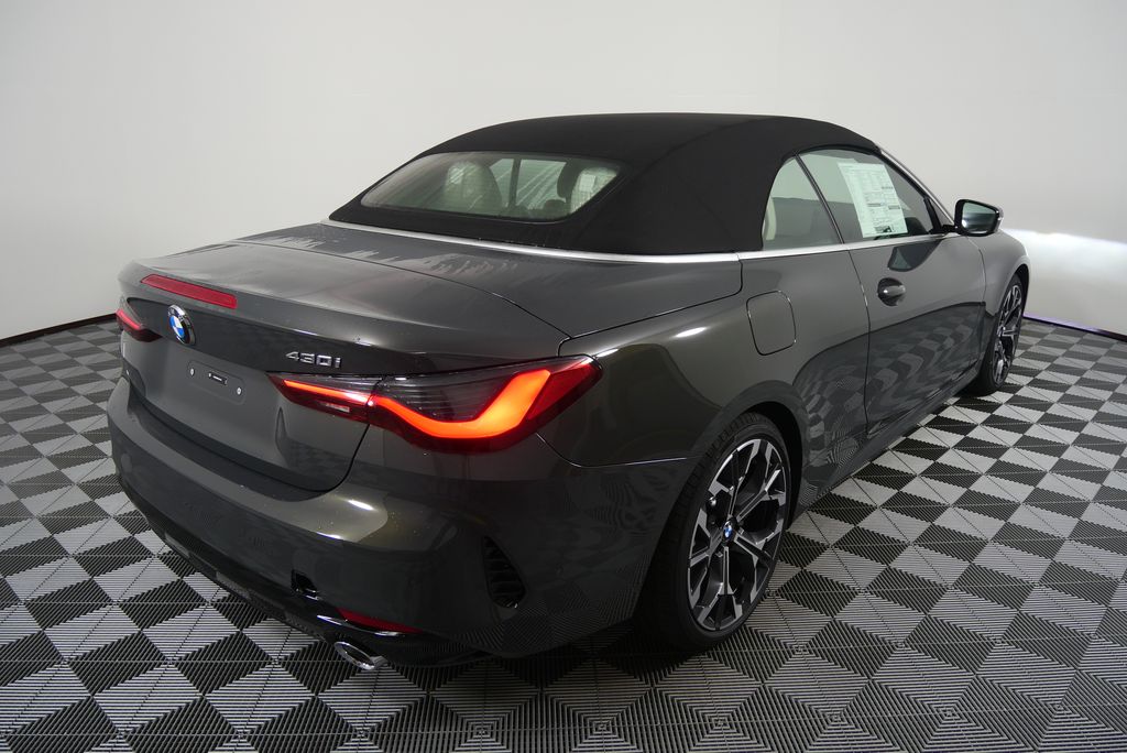 Thumbnail: 2026 BMW 4 Series - 4