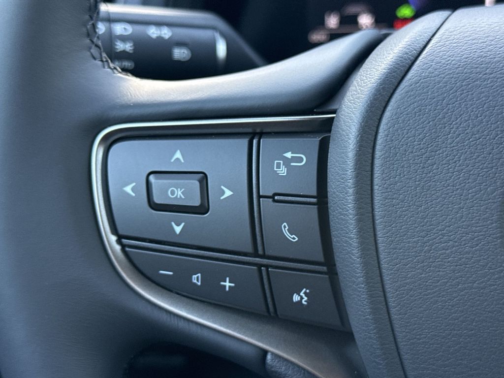 Thumbnail: 2026 Lexus UX - 26