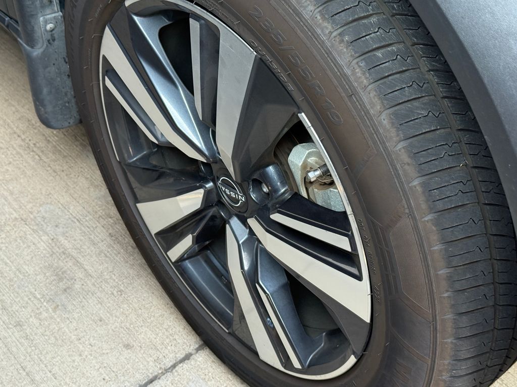 Used 2022 Gray Nissan SL image 5