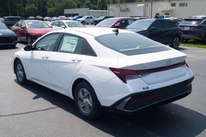 New 2026 White Hyundai SE image 7