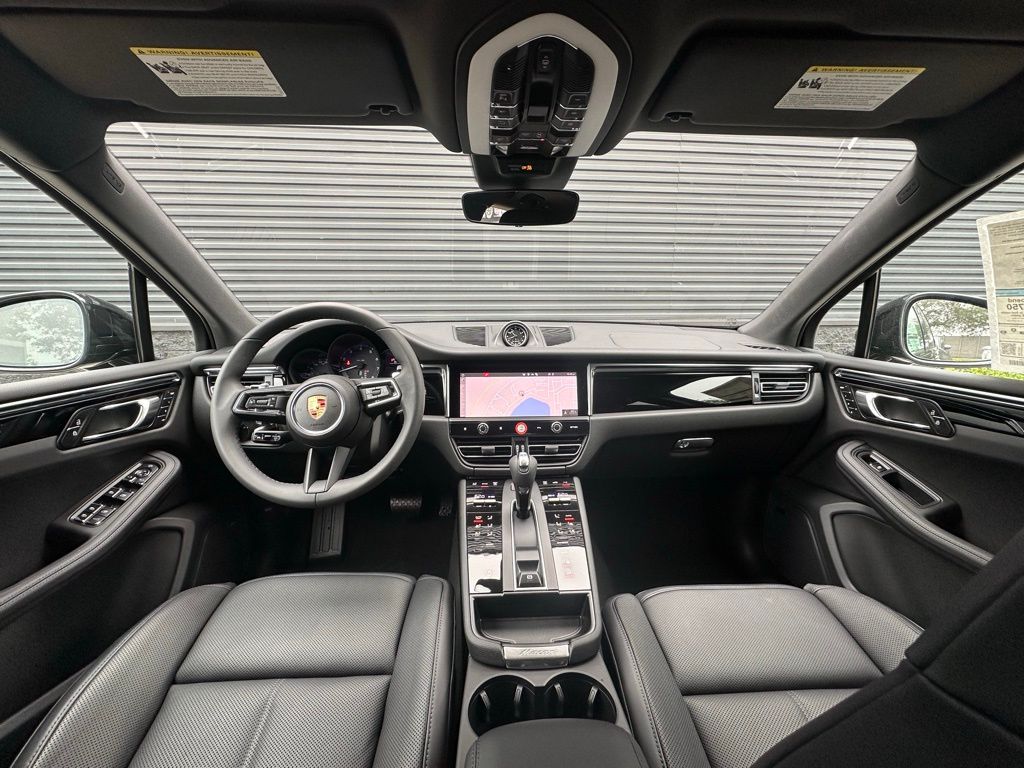 2025 Porsche Macan  27