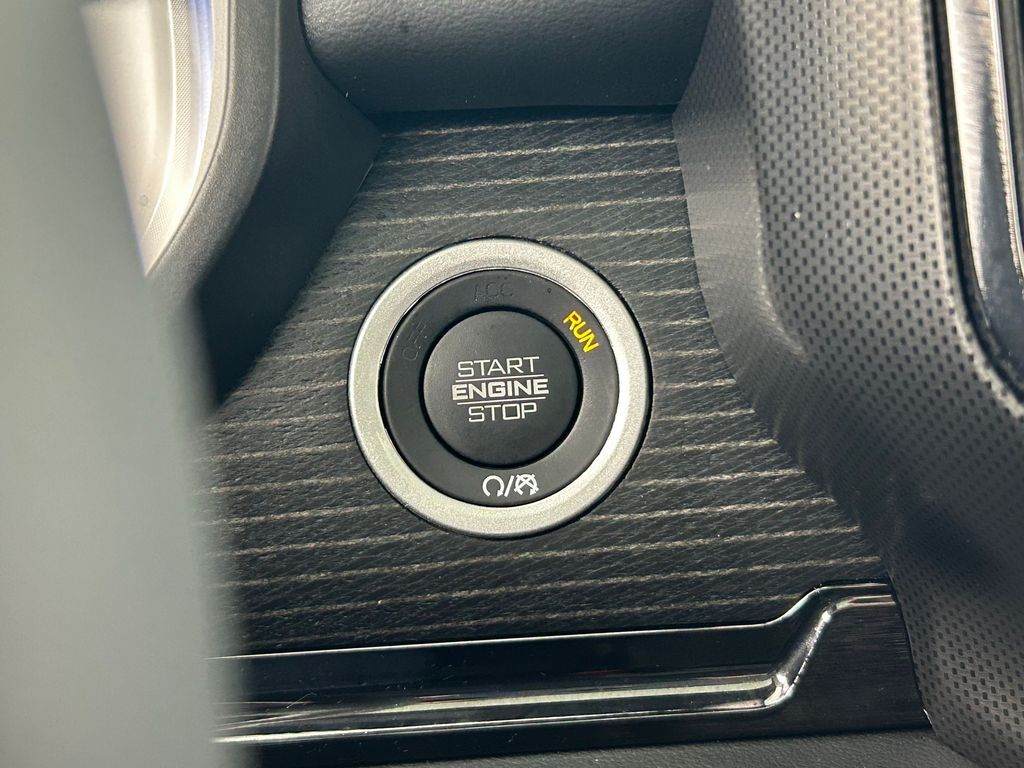 Used 2024 Billet Silver Metallic Clearcoat Ram Limited image 31