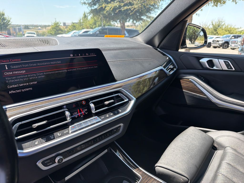 Used 2019 Gray BMW xDrive40i image 26