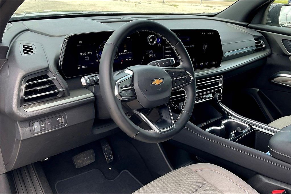 Used 2025 Chevrolet Traverse LT 4D Sport Utility