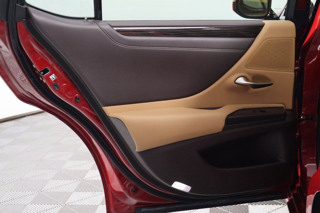 Thumbnail: 2019 Lexus ES - 13