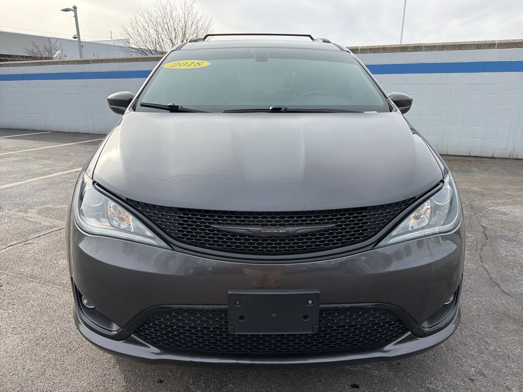 Thumbnail: 2018 Chrysler Pacifica - 8