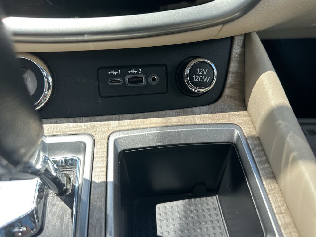 2023 Pearl White Tricoat Nissan Murano SL FWD SUV