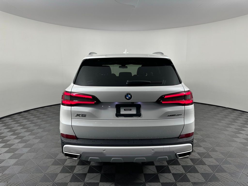 Thumbnail: 2021 BMW X5 - 6