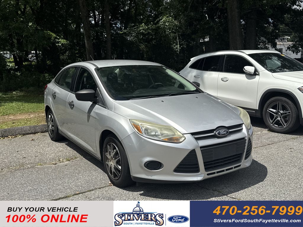 Ingot Silver Metallic 2013 Ford Focus Sedan Front-Wheel Drive 6-Speed Automatic