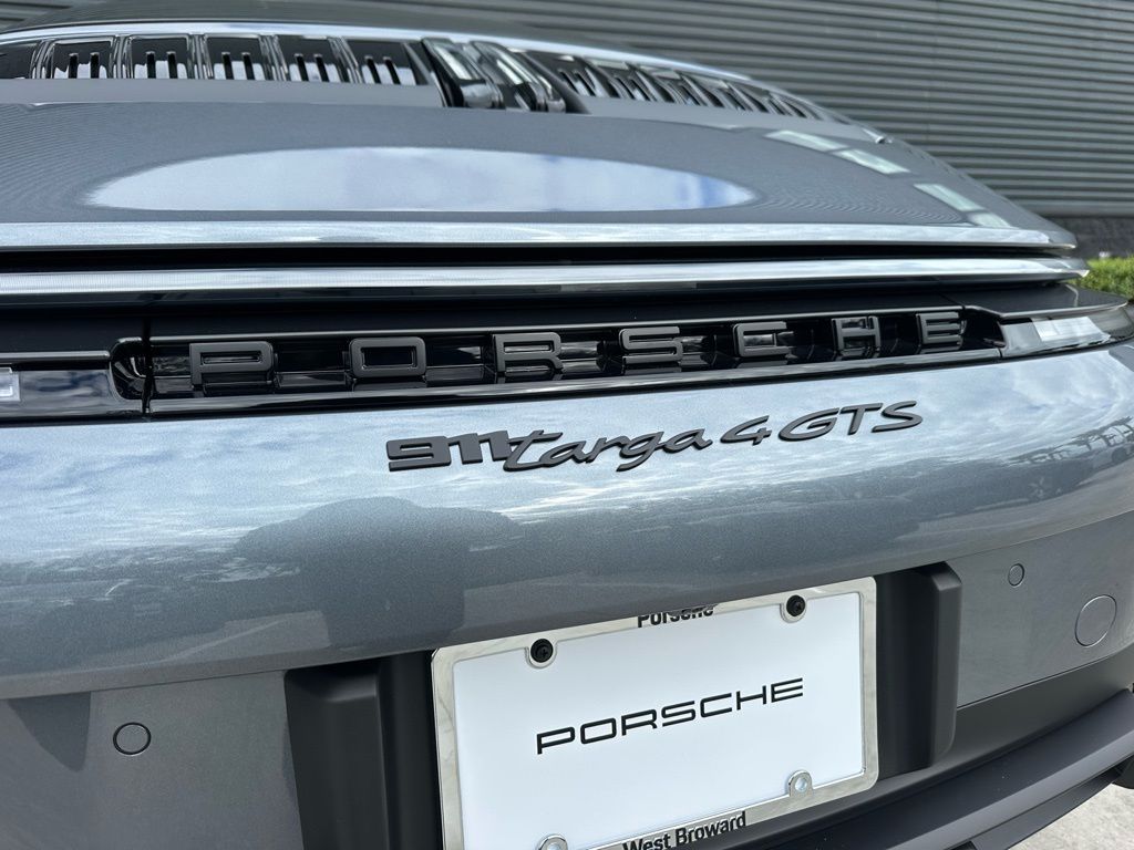 Thumbnail: 2026 Porsche 911 - 15