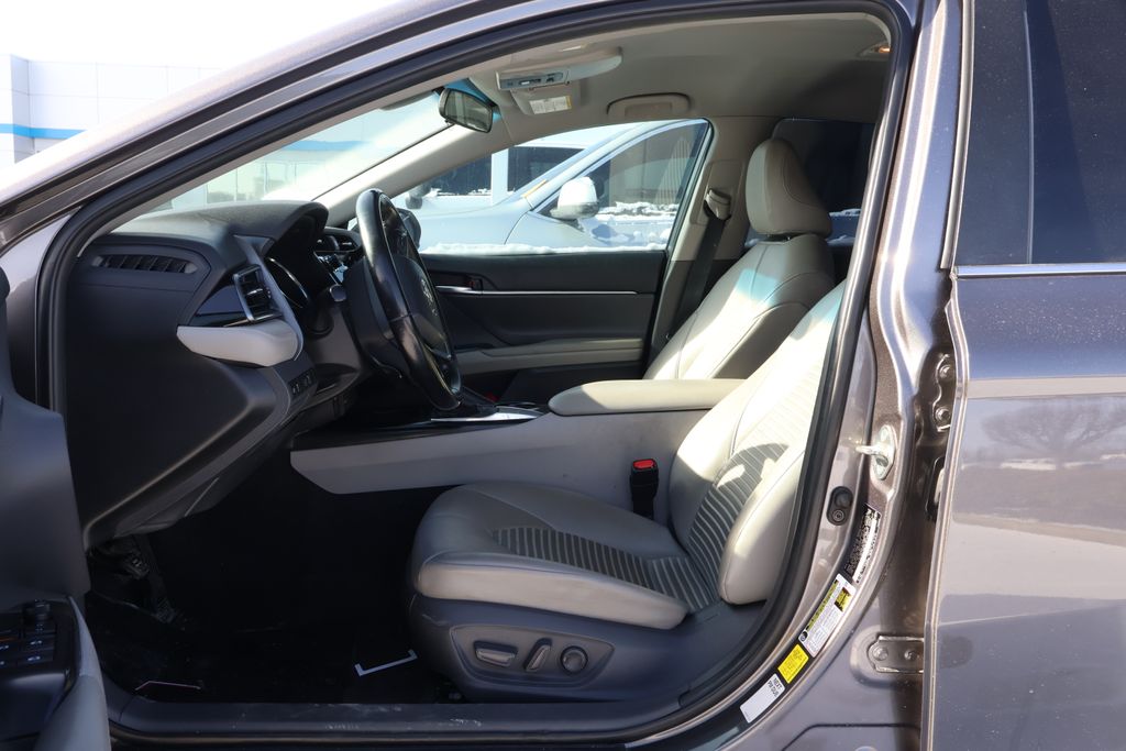 Thumbnail: 2020 Toyota Camry - 12