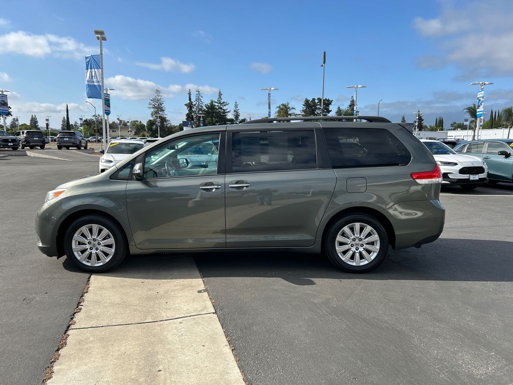 2014 Toyota Sienna XLE 4