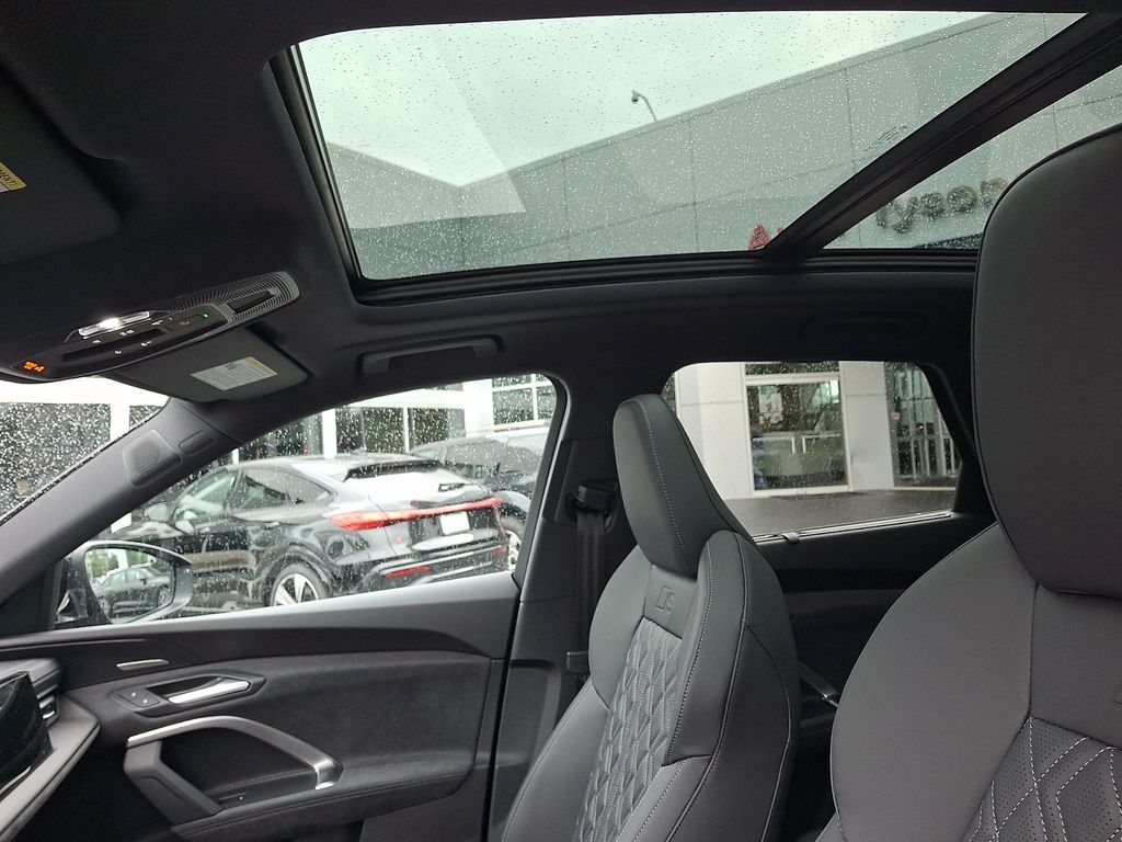 Thumbnail: 2026 Audi SQ5 - 11