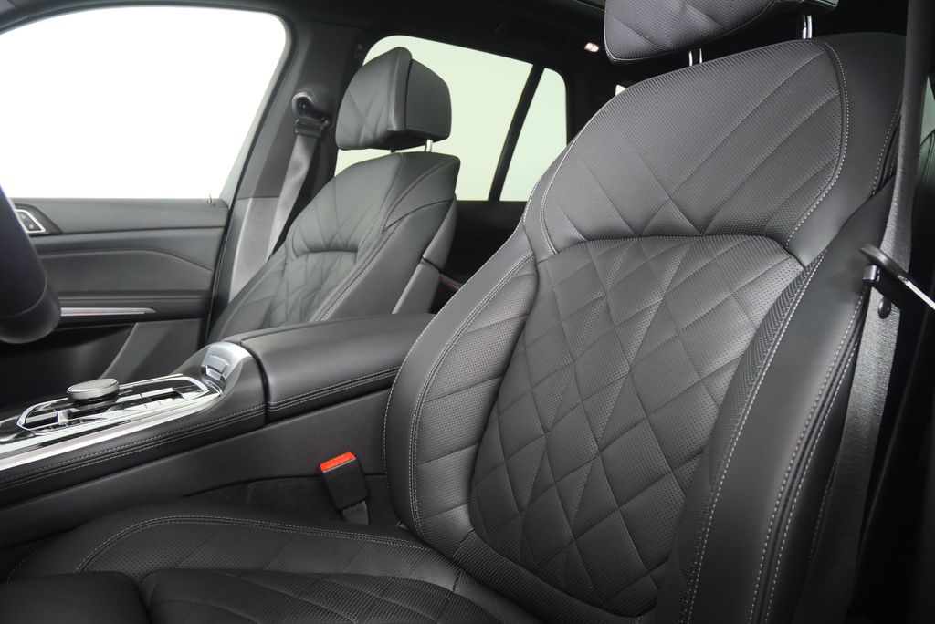 Thumbnail: 2025 BMW X5 - 11