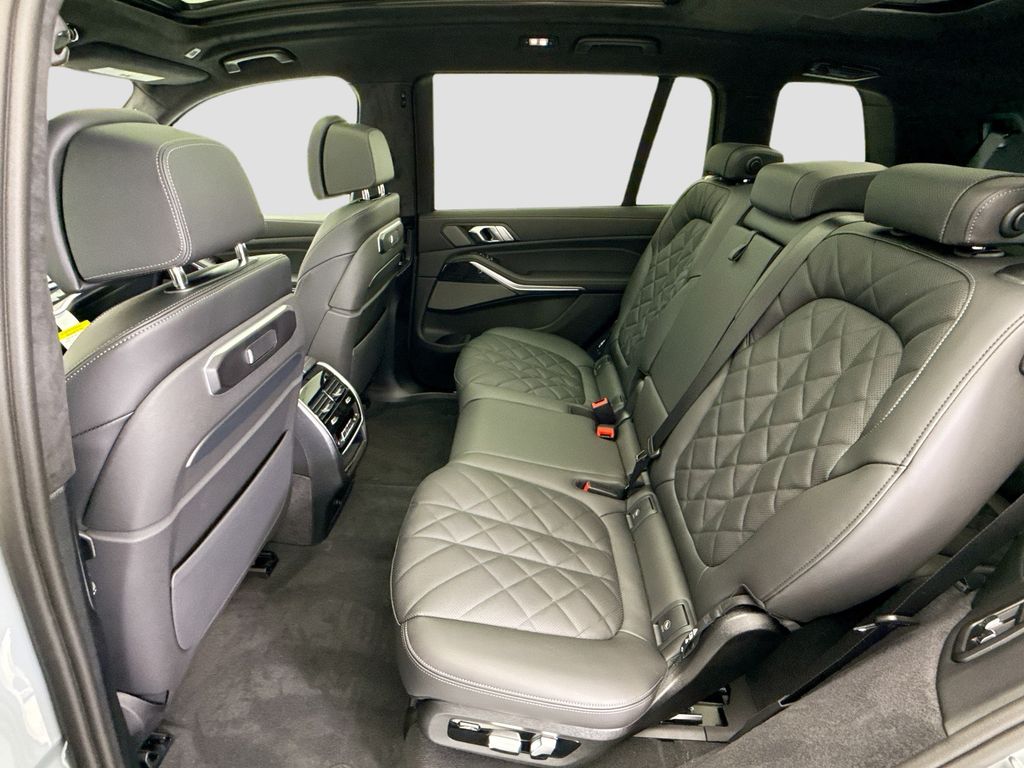 Thumbnail: 2027 BMW X7 - 20