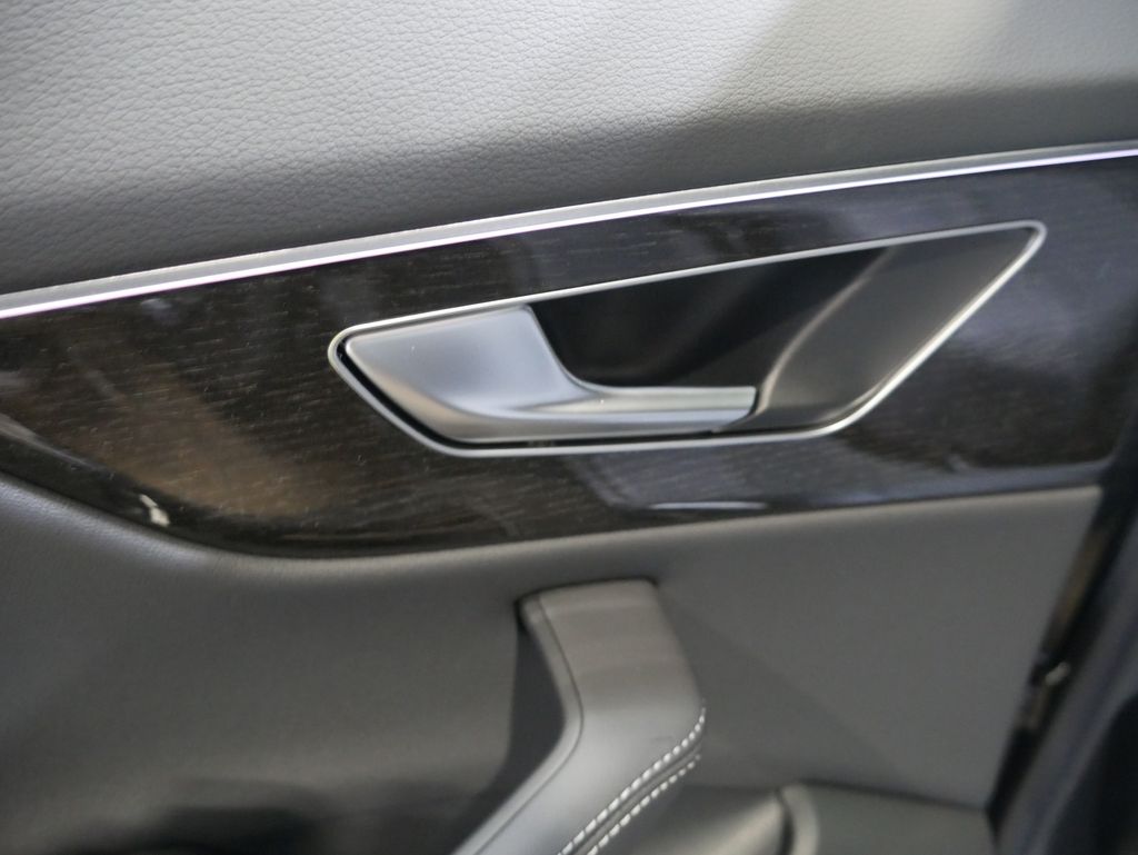 Thumbnail: 2026 Audi Q8 - 23