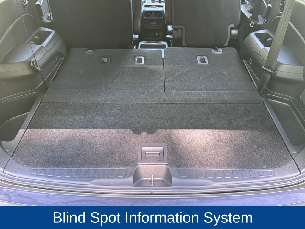 2020 Honda Pilot Touring w/Rear Captain's Chairs