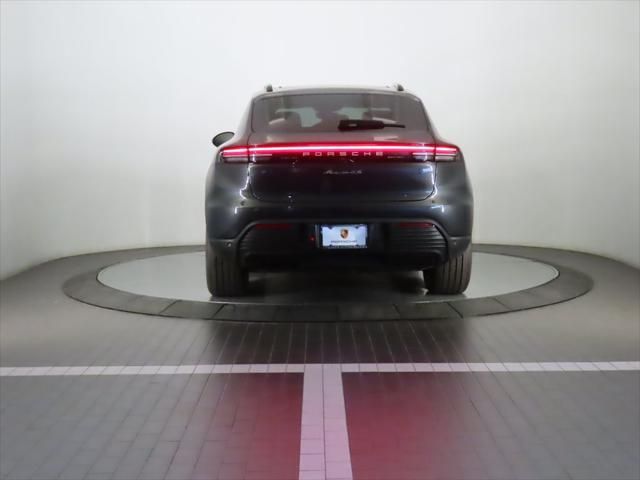 Thumbnail: 2025 Porsche Macan - 6