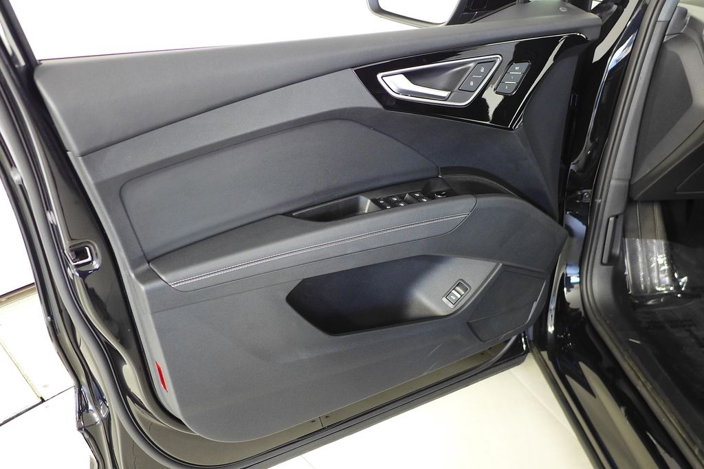 Thumbnail: 2023 Audi Q4 e-tron - 11