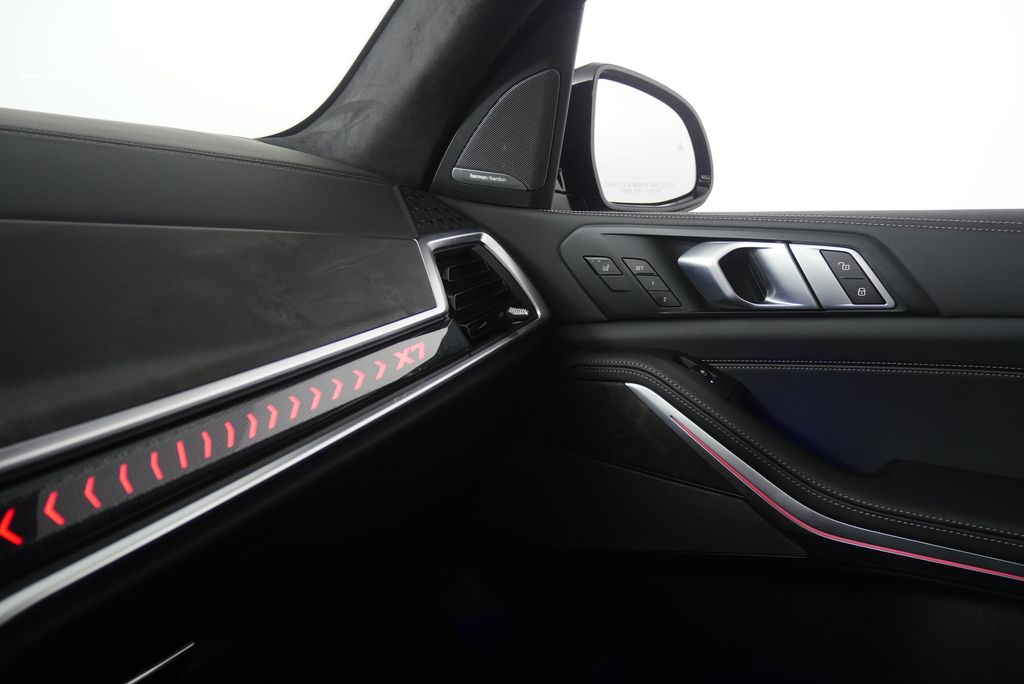 Thumbnail: 2026 BMW X7 - 27