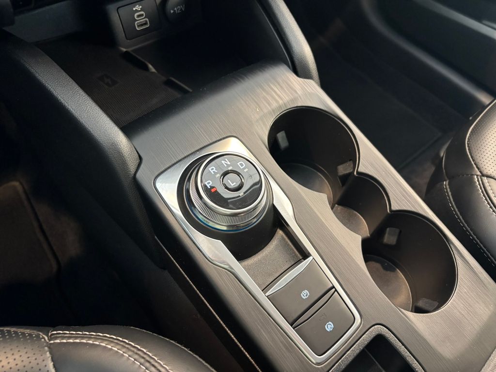 2025 Ford Escape Platinum