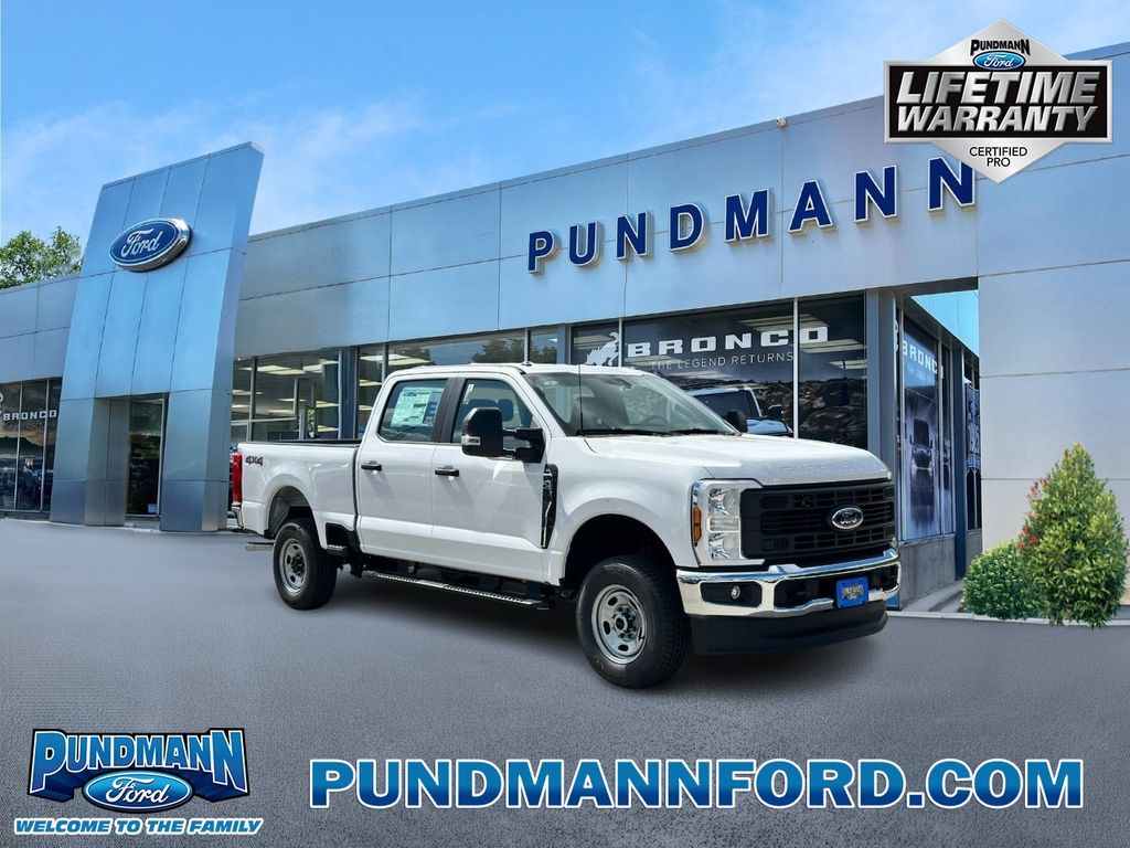 Oxford White 2026 Ford F-250 Super Duty Pickup Truck Four-Wheel Drive Automatic