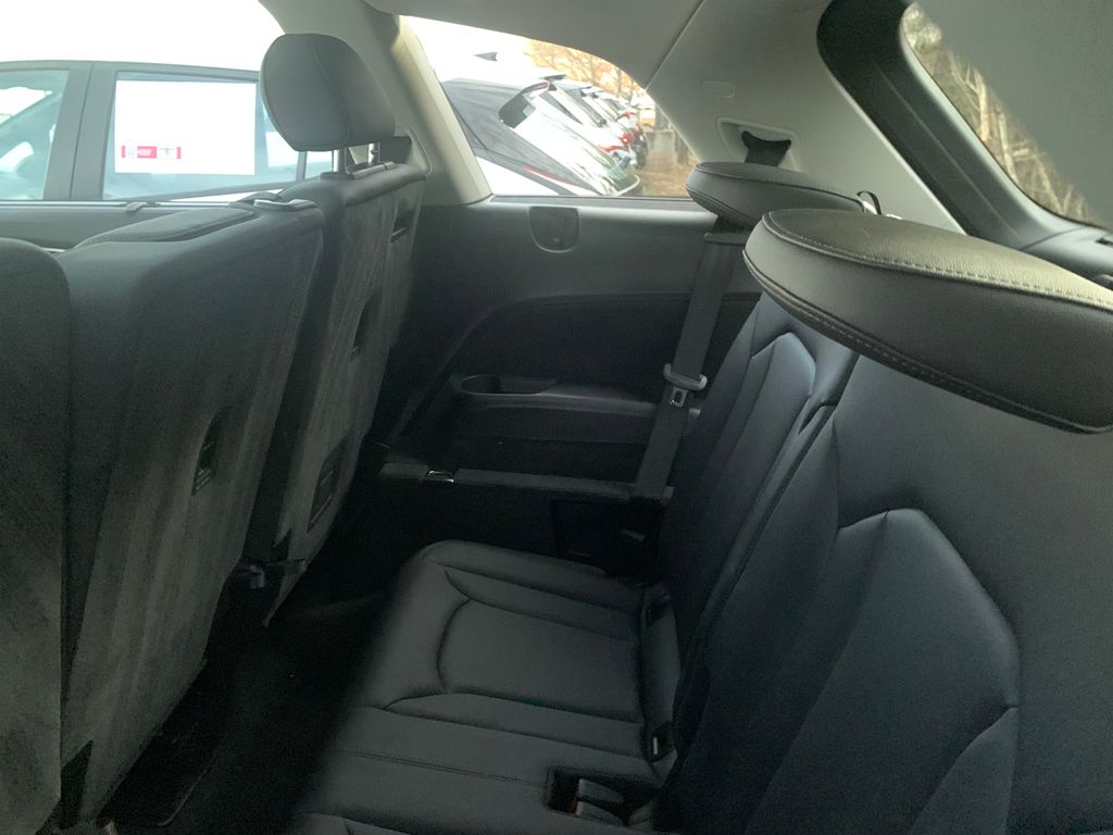 Thumbnail: 2023 Audi Q7 - 8