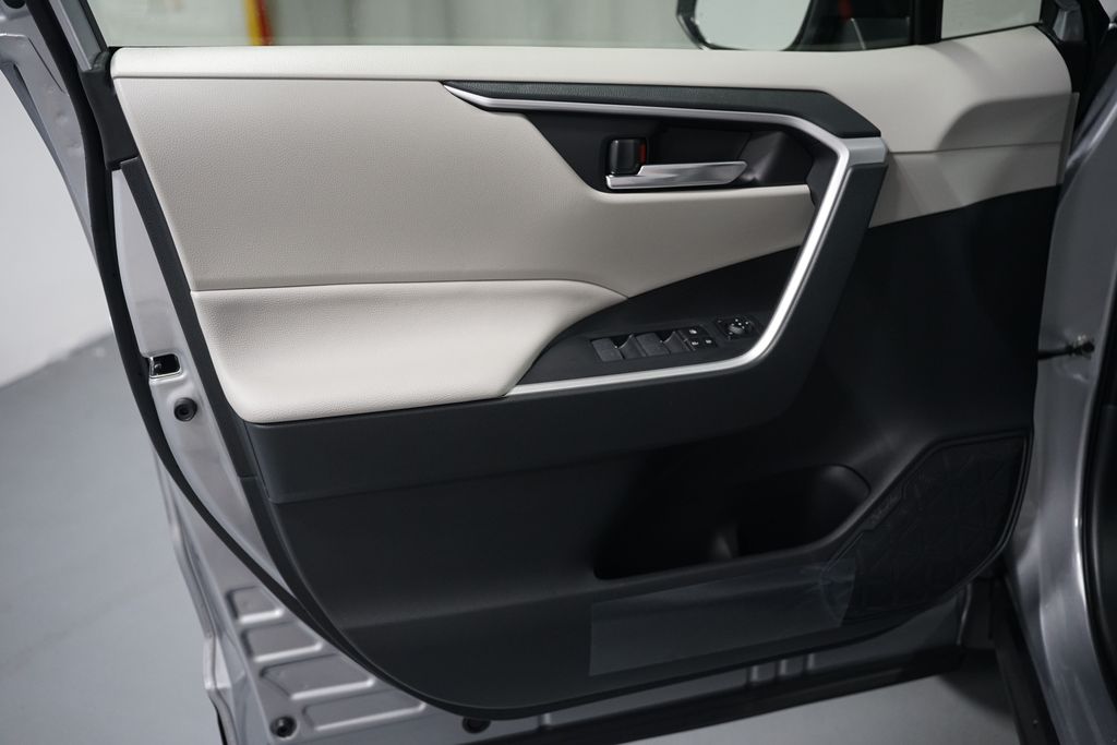 Thumbnail: 2025 Toyota RAV4 - 11