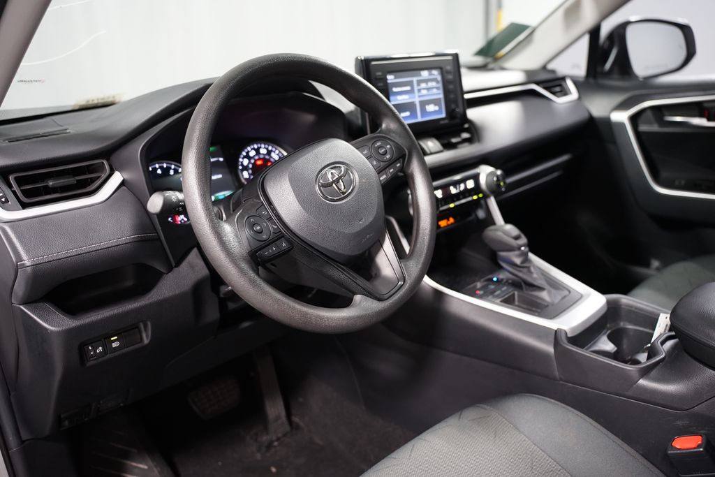 2021 Toyota RAV4 XLE 7