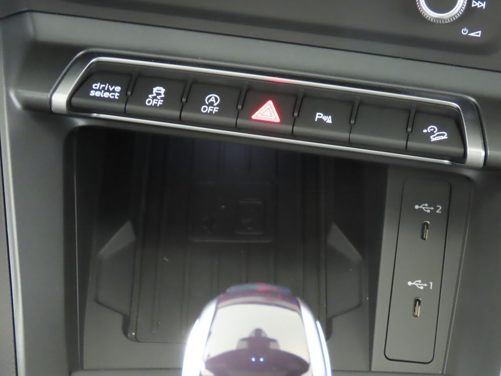 Thumbnail: 2025 Audi Q3 - 22