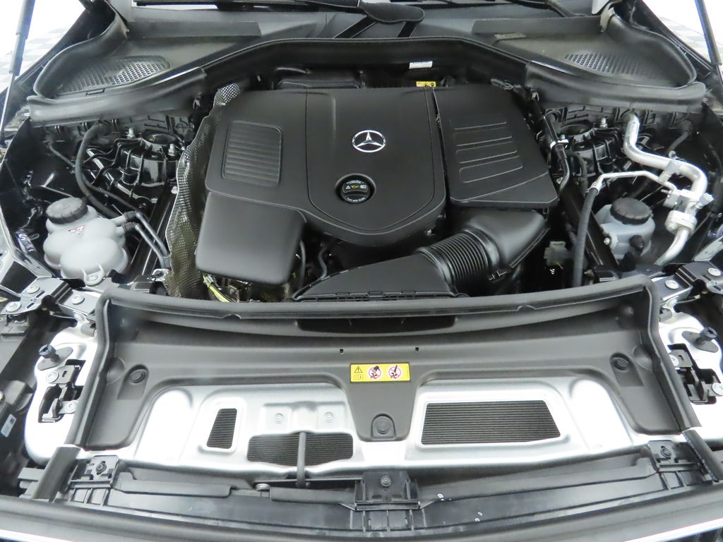 Thumbnail: 2025 Mercedes-Benz GLC - 29