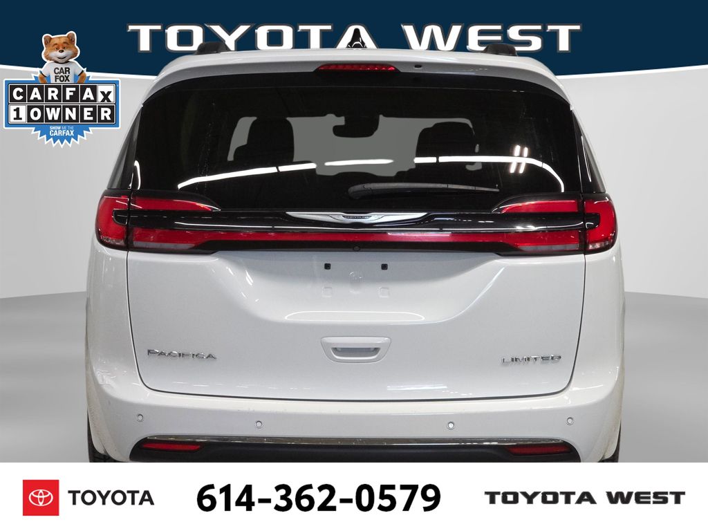 Used 2023 White Chrysler Limited image 8