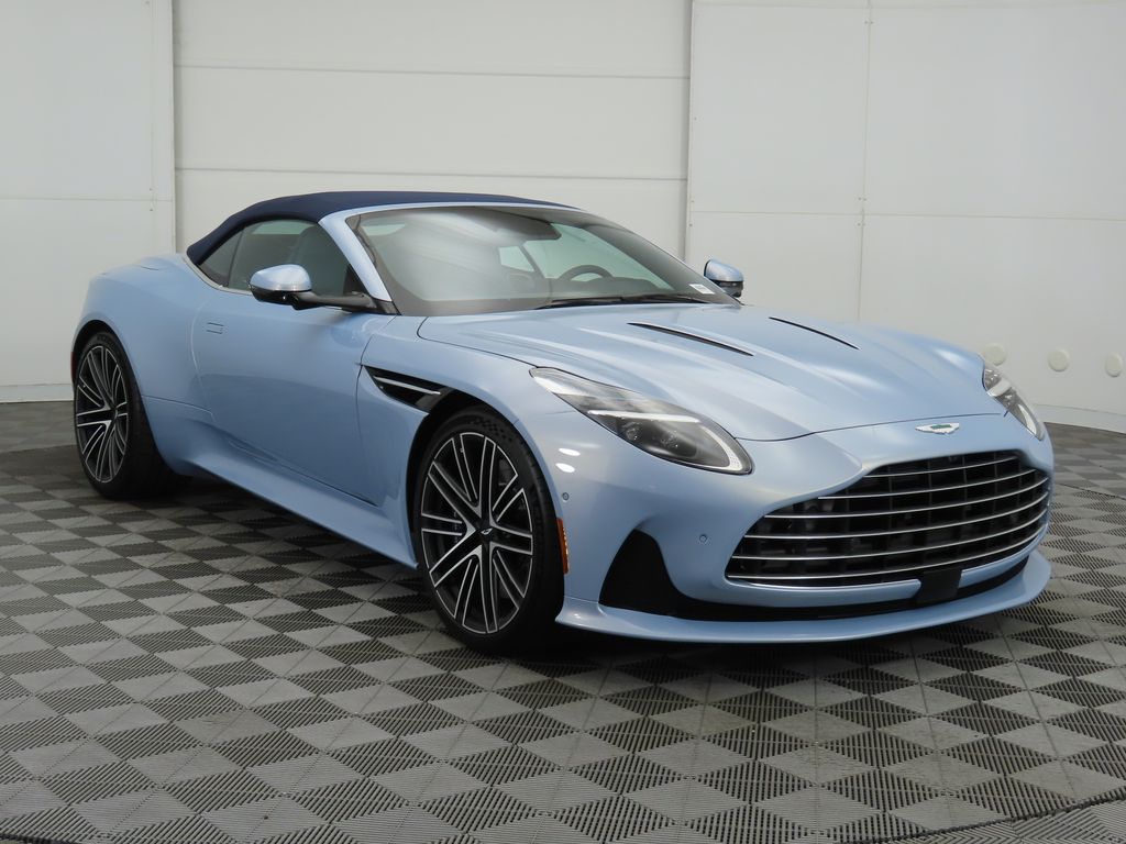 2025 Aston Martin DB12  11