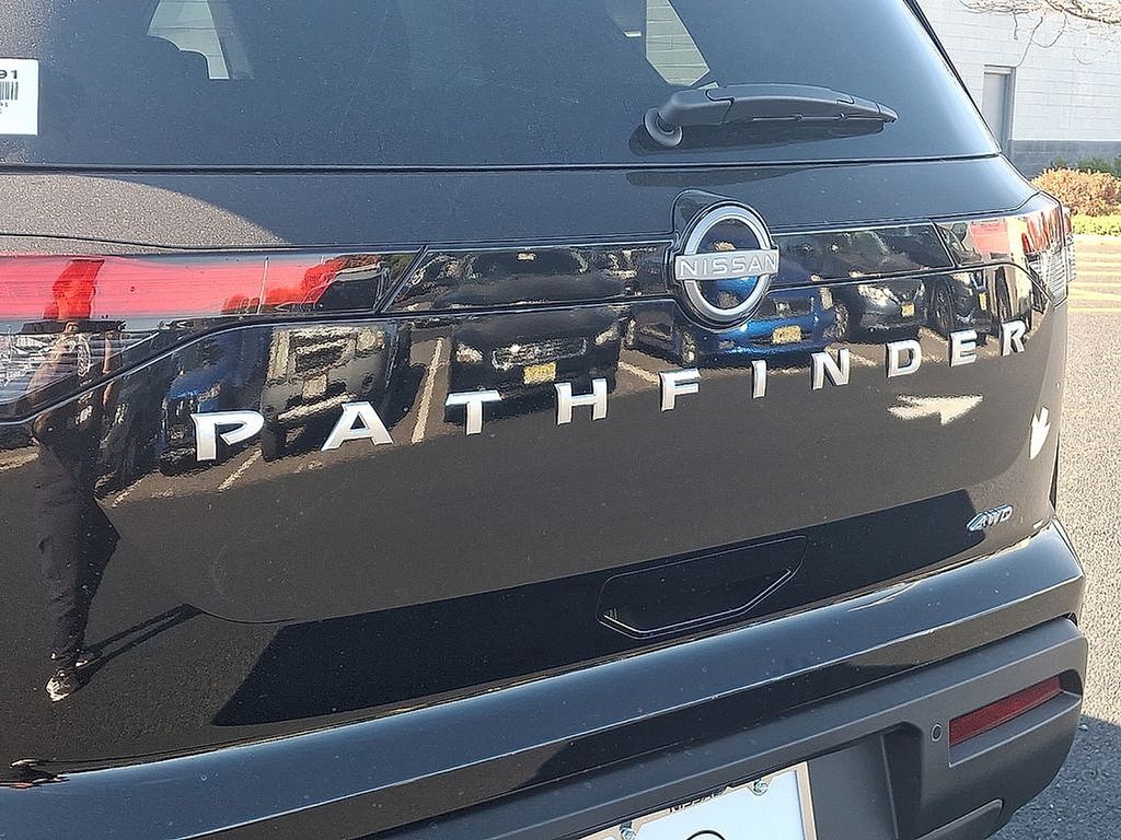 2025 Nissan Pathfinder S 5