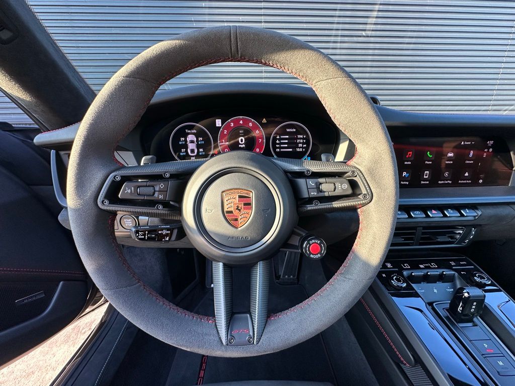 Thumbnail: 2025 Porsche 911 - 15