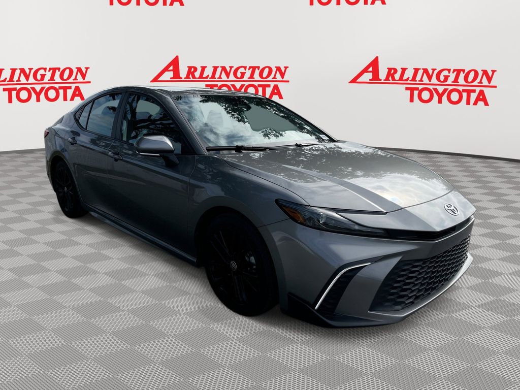 2025 Toyota Camry SE's photo