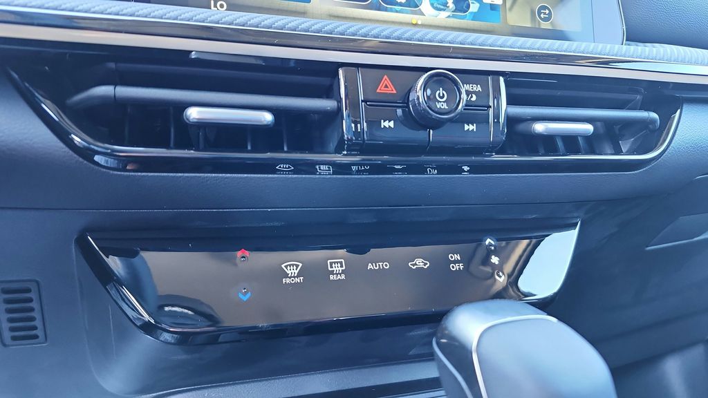2025 Nissan Kicks