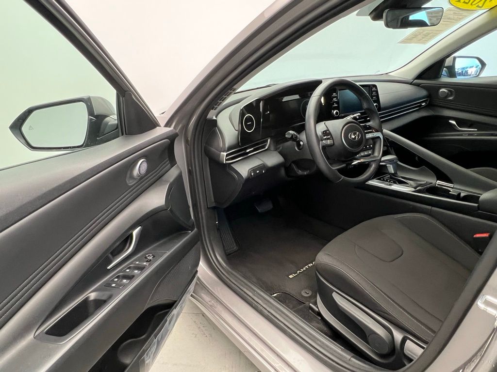 Thumbnail: 2021 Hyundai Elantra - 21