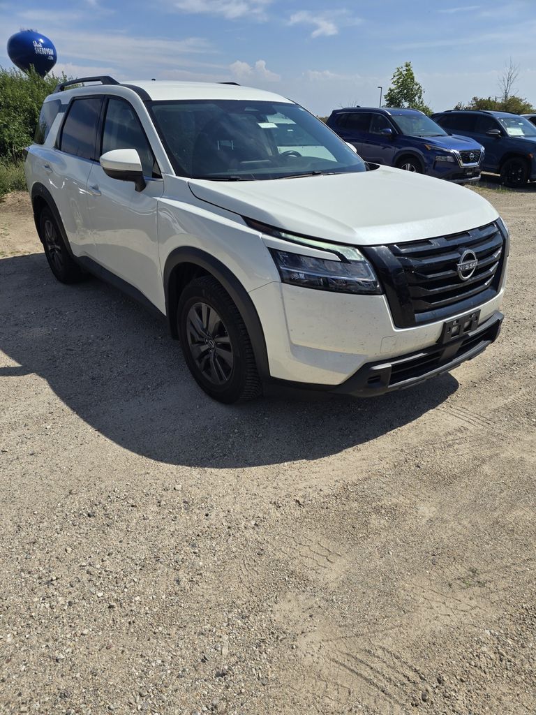 2022 Nissan Pathfinder SV