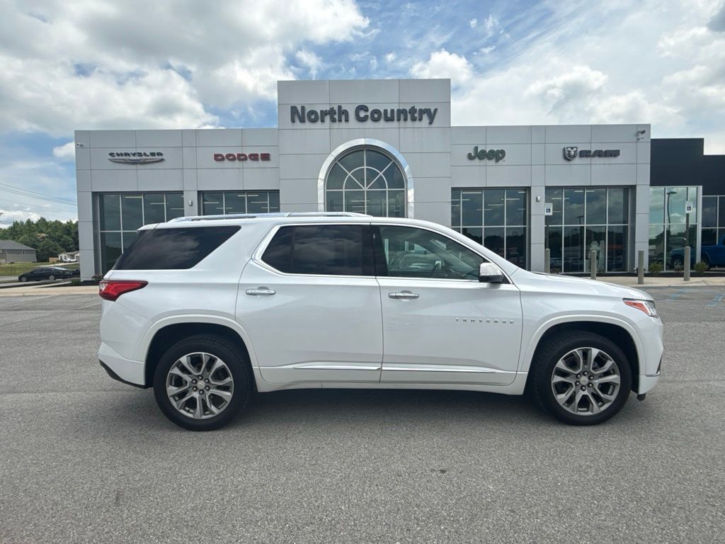 White (Iridescent Pearl Tricoat) 2021 Chevrolet Traverse SUV / Crossover Four-Wheel Drive 9-Speed Automatic