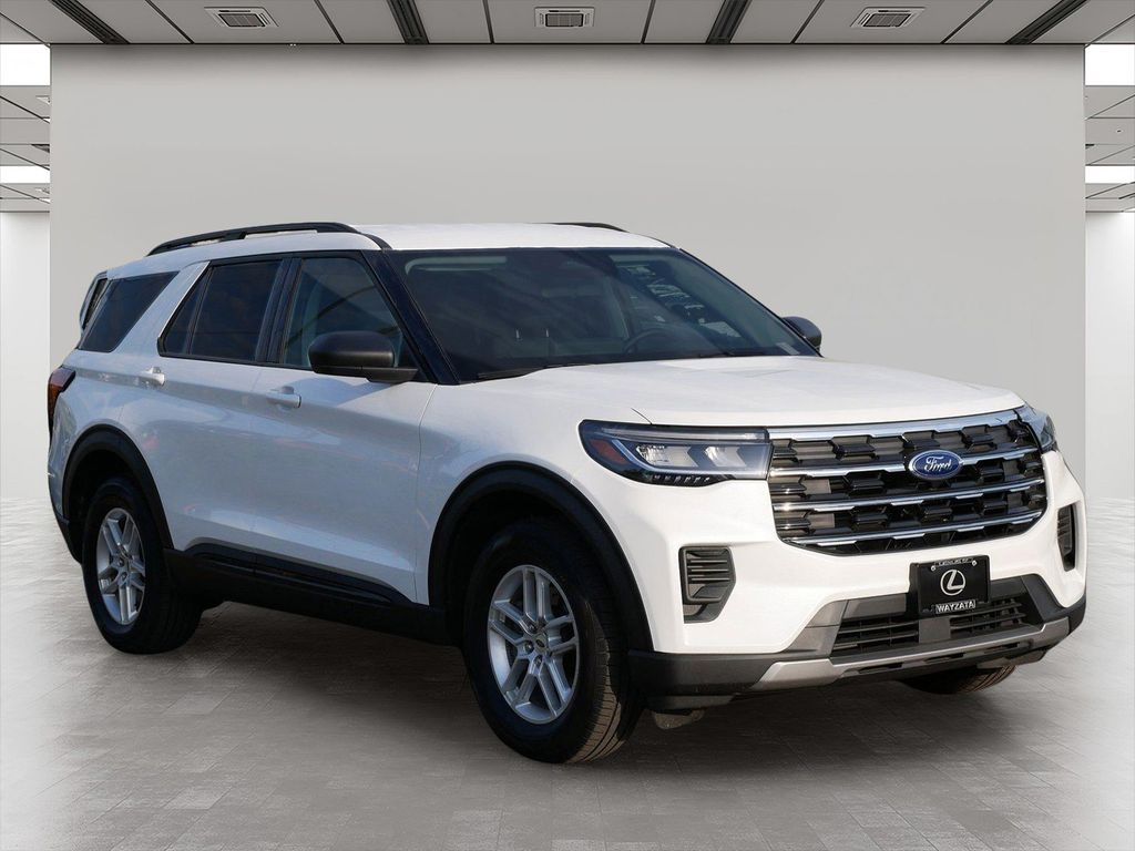 Star White Metallic TC 2026 Ford Explorer Active AWD SUV / Crossover All-Wheel Drive Automatic