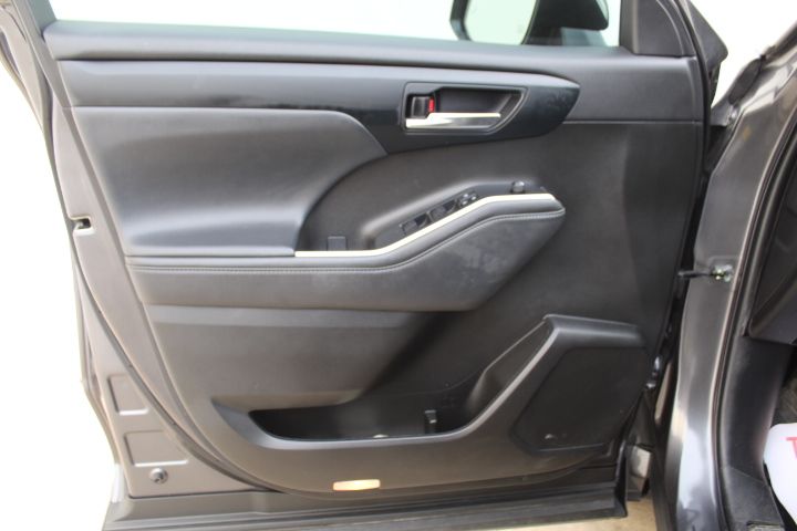 Used Car 2022 Toyota Highlander  Xse For Sale Under $35,000 In Georgetown, Texas